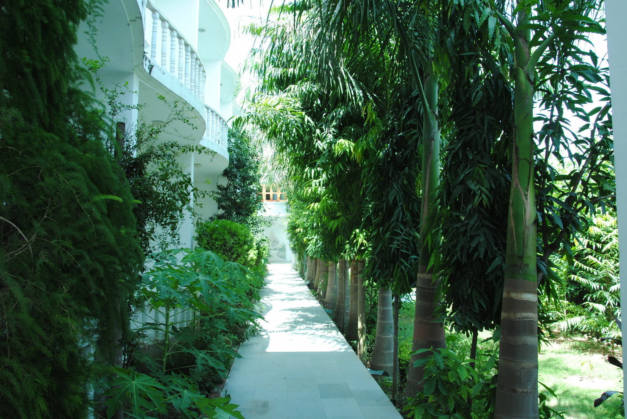 Hotel Isabel Palace Κχατζουράχο Εξωτερικό φωτογραφία